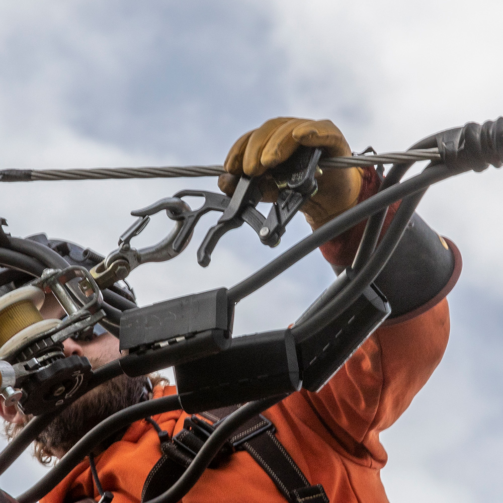 Yarı İzole Havai Hat İletkeni Kapma Aparatı (Geniş Aralıklı)